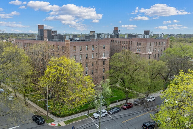 531 E Lincoln Ave - Esplanade Gardens