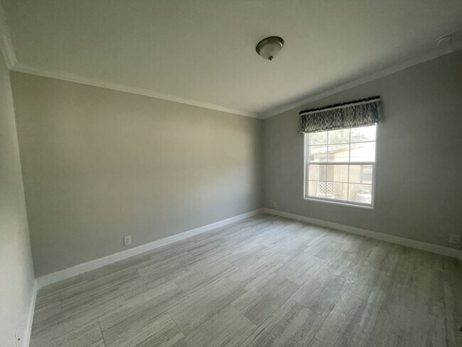 Building Photo - 13048 Orange Ave