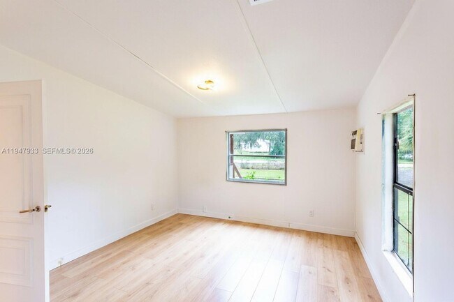 Building Photo - 260 Old Hwy 17