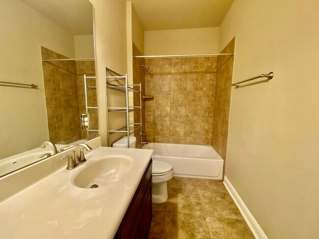 Building Photo - 3 Bedroom 2.5 Bathroom Detached Condo in South Austin!!
