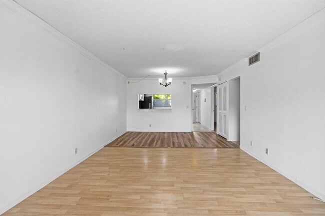 Building Photo - 6075 N Sabal Palm Blvd