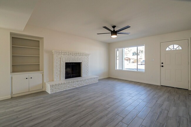 Building Photo - Charming Tempe home with a pool!