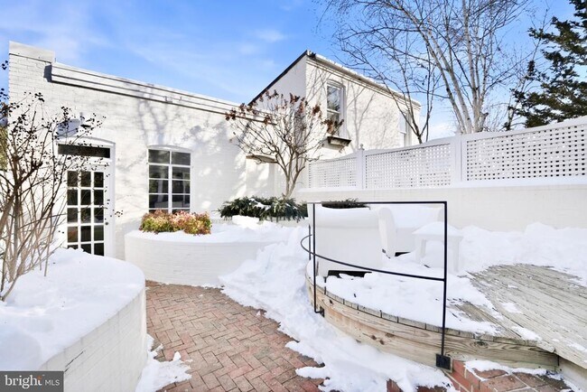 Building Photo - 1635 35th St NW