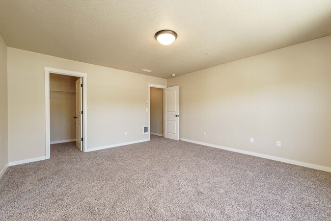 Building Photo - ASK ABOUT OUR AUGUST MOVE IN SPECIAL: Spac...