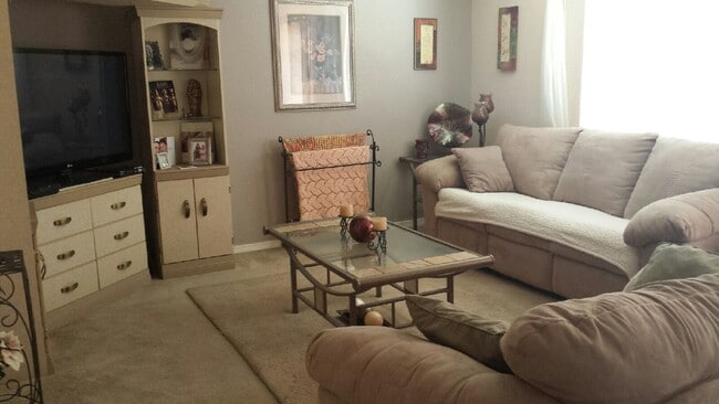 Building Photo - Sandstone Ranch Estates 4bed/2.5bath Refrig A/C!