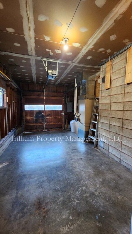 Building Photo - 215 SE 74th Ave