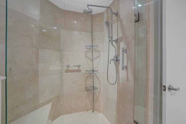 Building Photo - 3010 PGA Blvd