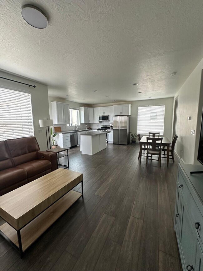 Building Photo - GORGEOUS Bountiful Home!!!