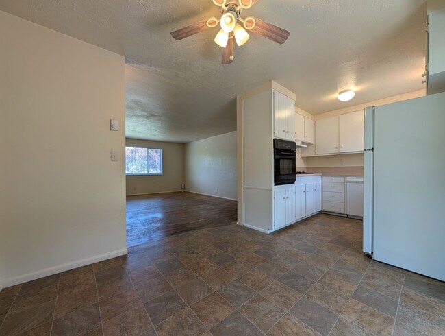 Building Photo - Ranch Style 3-Bedroom, 1-Bath Home In East Eugene!