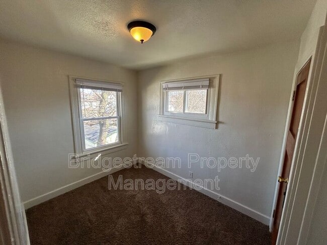 Building Photo - 1038 Walnut Hill Pl