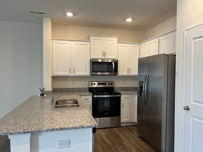 Building Photo - Beautiful Condo located in North Johnson City