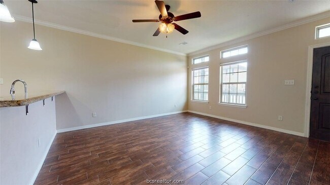 Building Photo - 303 Ash St