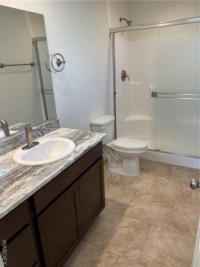 Building Photo - 981 Calumet Ave