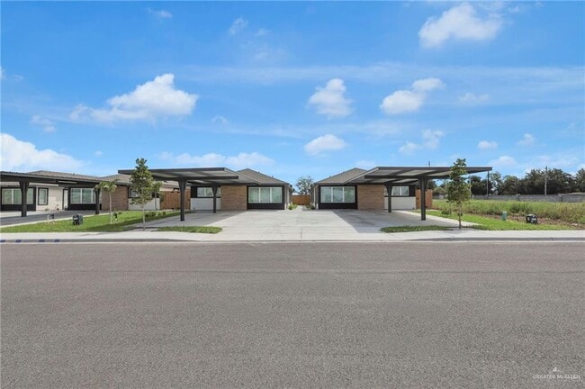 Primary Photo - 1620 El Camino Dr