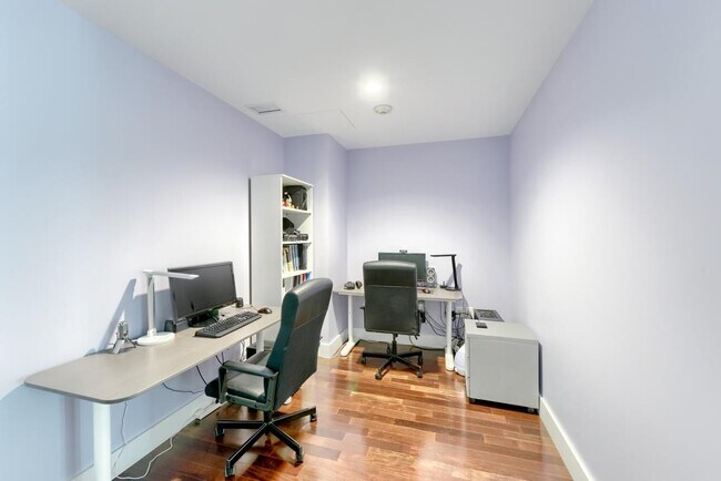 Building Photo - 77 Hudson St