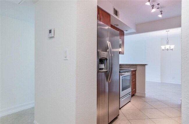 Building Photo - 950 Ponce De Leon Rd