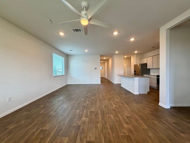 Building Photo - 904 Vogel Dr