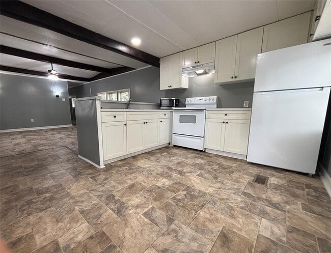 Building Photo - 13405 Commander Cir