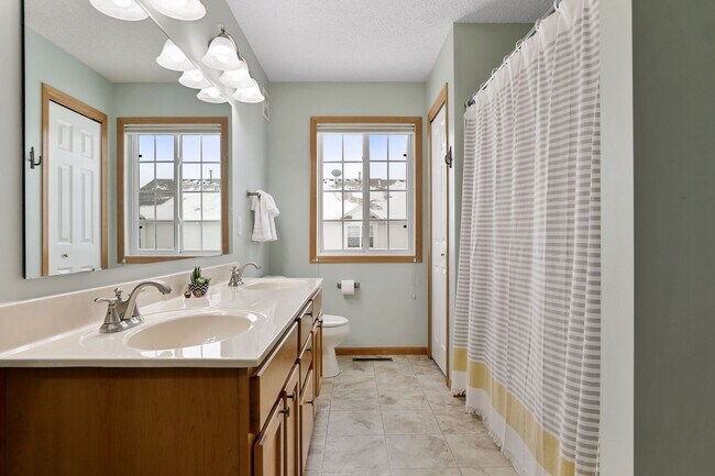 Building Photo - Amenity-Packed Bailey’s Arbor Townhome — Available June 1!