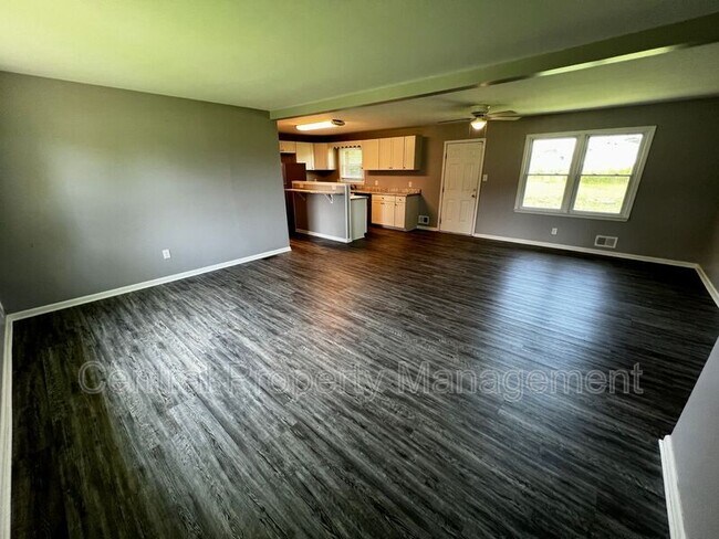 Building Photo - 104 Madison Cir