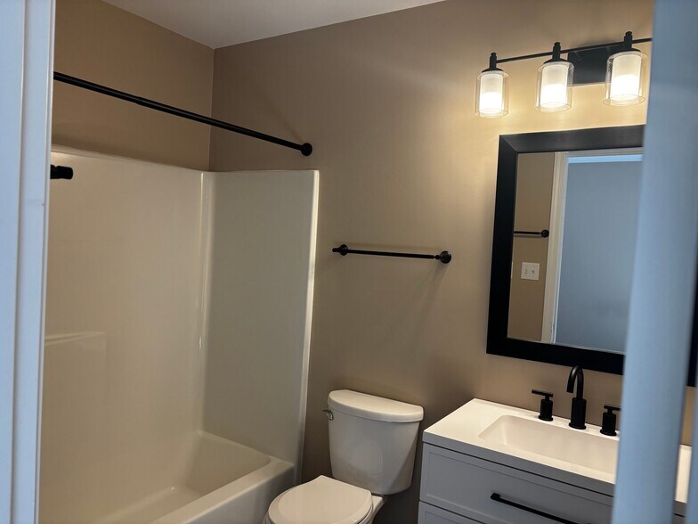Building Photo - 8517 Kangaroo Ct