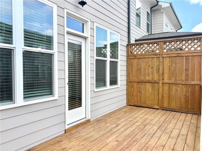 Building Photo - 3589 Myron Pl