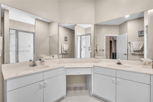 Building Photo - 8520 Vía Romana