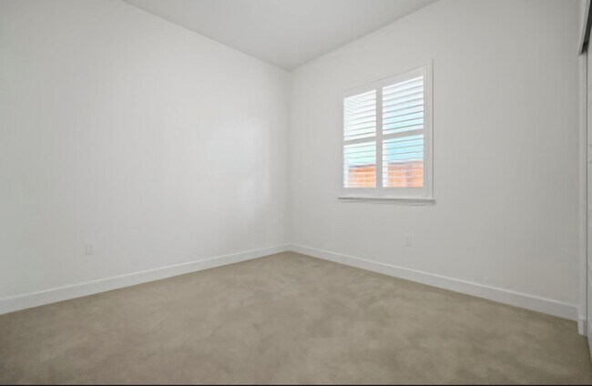 Building Photo - Gorgeous 4 bedroom 3 bath in Northlake