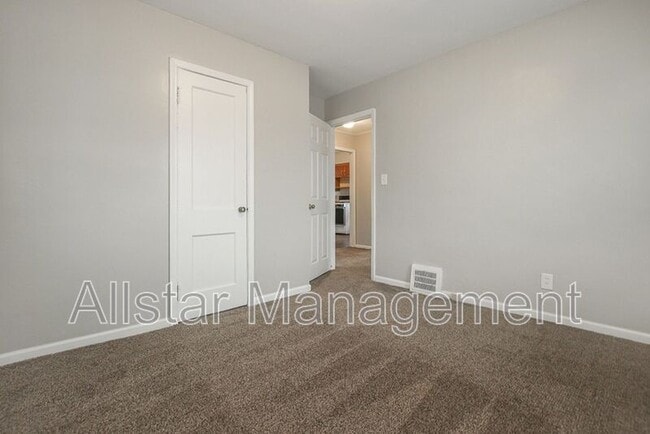Building Photo - 4607 Lincoln Ave