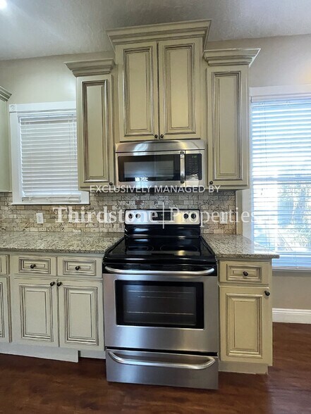 Building Photo - 2252 Park St