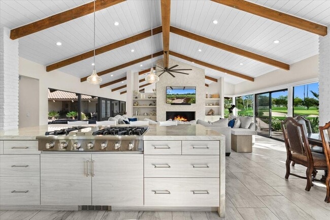 Building Photo - 48731 San Vicente St