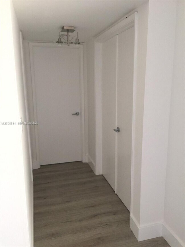 Building Photo - 9711 Fontainebleau Blvd