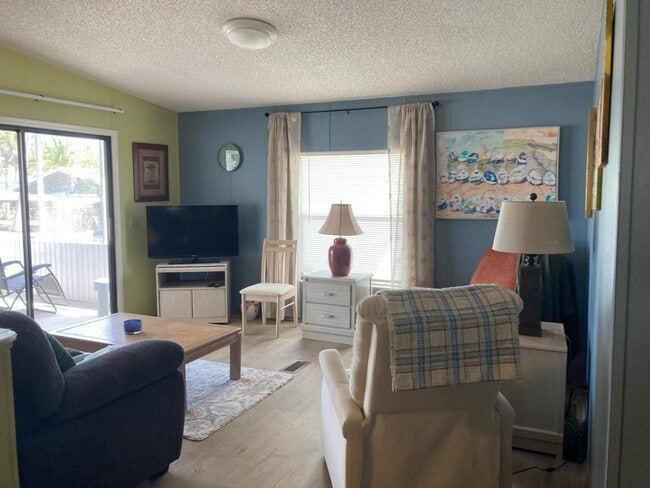 Building Photo - 189 Lewis St