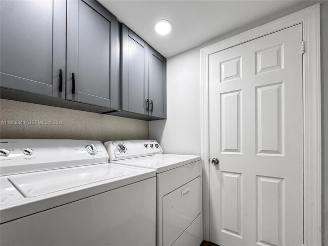 Building Photo - 19100 Bob-O-Link Dr