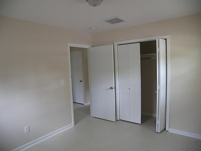 Building Photo - 7600 E Oakridge Cir