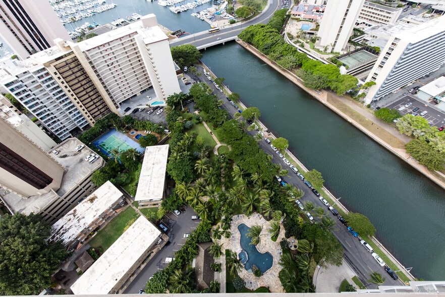 Building Photo - 1551 Ala Wai Blvd