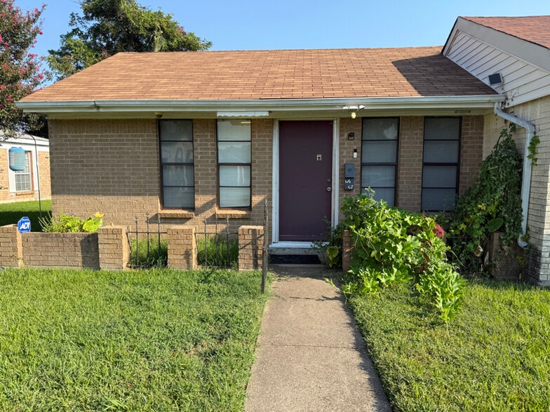 Primary Photo - 2225 Loreco St