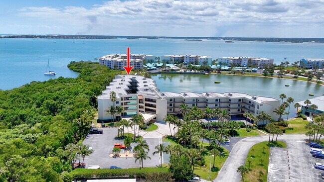 Building Photo - 221 NE Plantation Rd