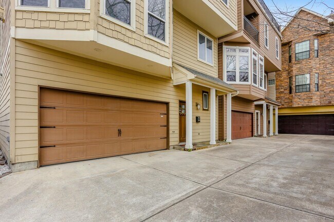 Building Photo - 306 Enid St