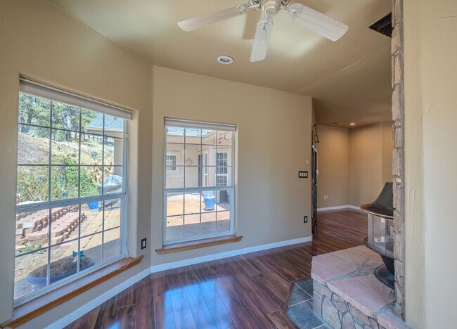 Building Photo - 111 Coker Ln
