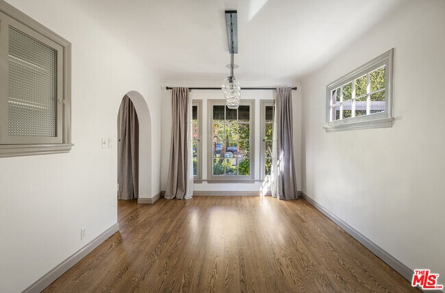 Building Photo - 1169 S Sierra Bonita Ave