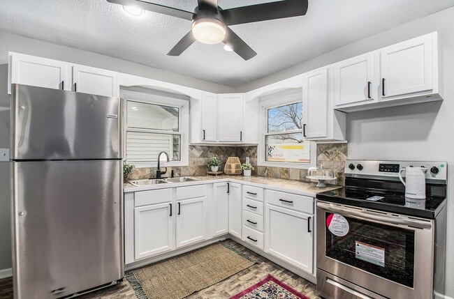 Primary Photo - Completely Renovated 2 Bedroom House!