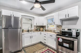 Building Photo - Completely Renovated 2 Bedroom House!