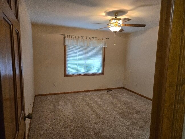Building Photo - 15355 Windmill Ct