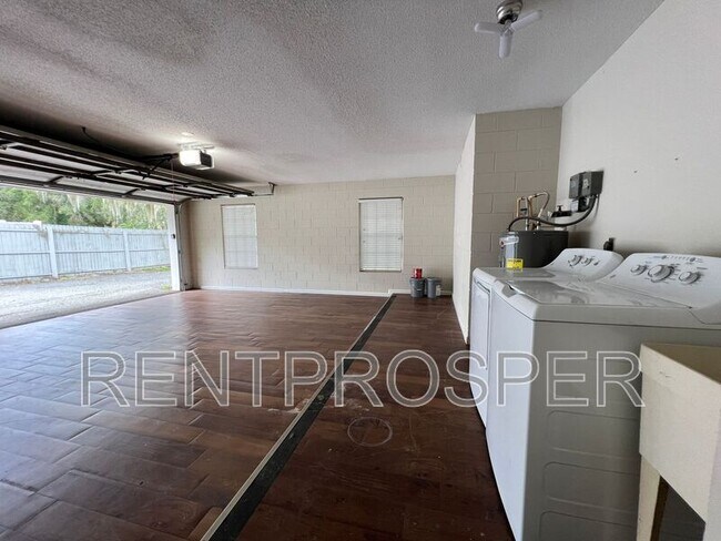 Building Photo - 360 Vincent Dr