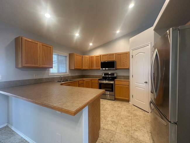Building Photo - Nicely appointed 3bed, 2bath, 1,295sq.ft. ...