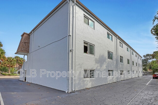 Building Photo - 60 Vining Ct