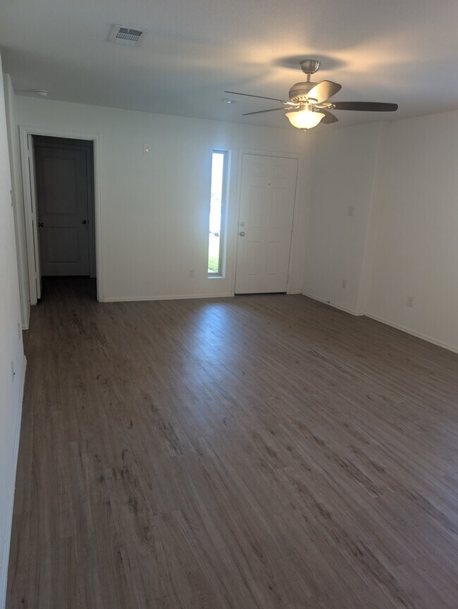 Building Photo - Charming 3 beds 2 baths in New Caney!