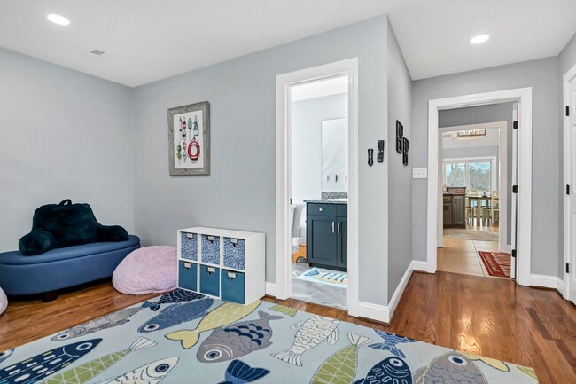 Building Photo - Fully Furnished Mid Term Lease