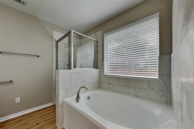 Building Photo - 22 Orchid Grove Pl